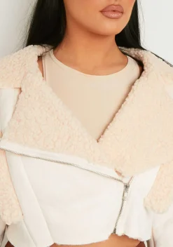 Cindy Cream Cropped Zipped Borg Coat^Missy Empire Hot