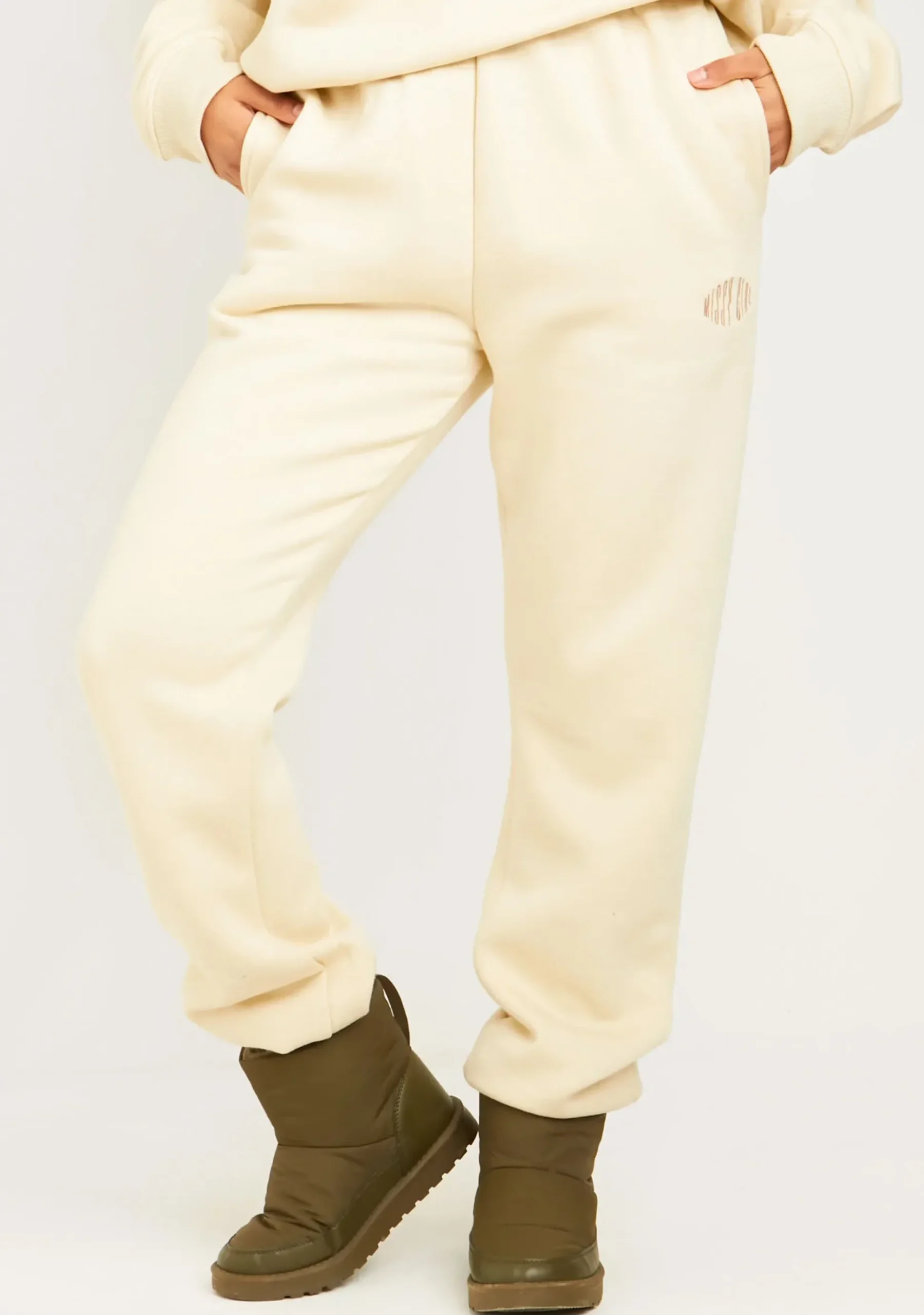Clearance Holly Cream Missy Girl Embroidered 90's Cuffed Jogger Women Tracksuits