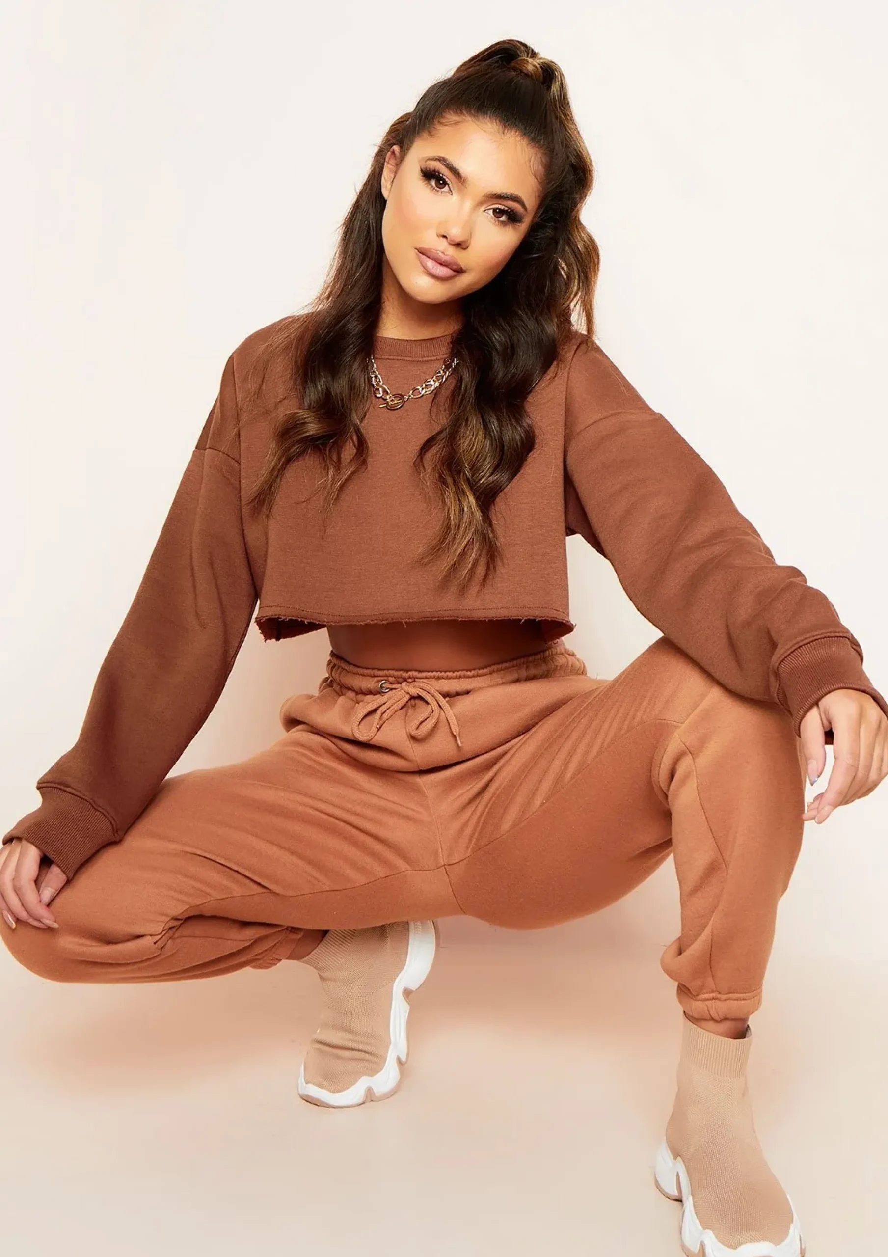 Melanie Chocolate Raw Hem Crew Neck Cropped Sweater^Missy Empire Hot